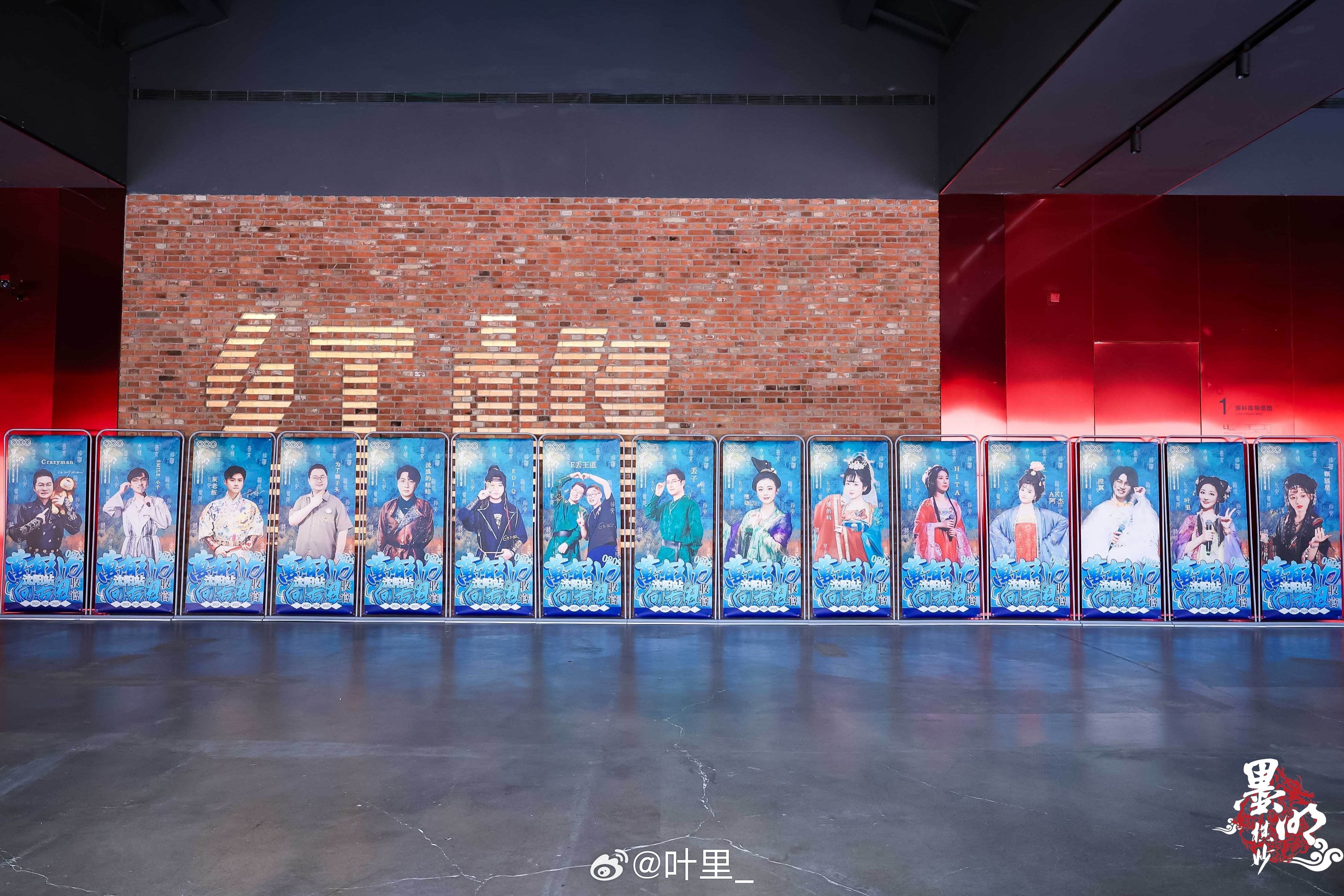 官摄易拉宝
